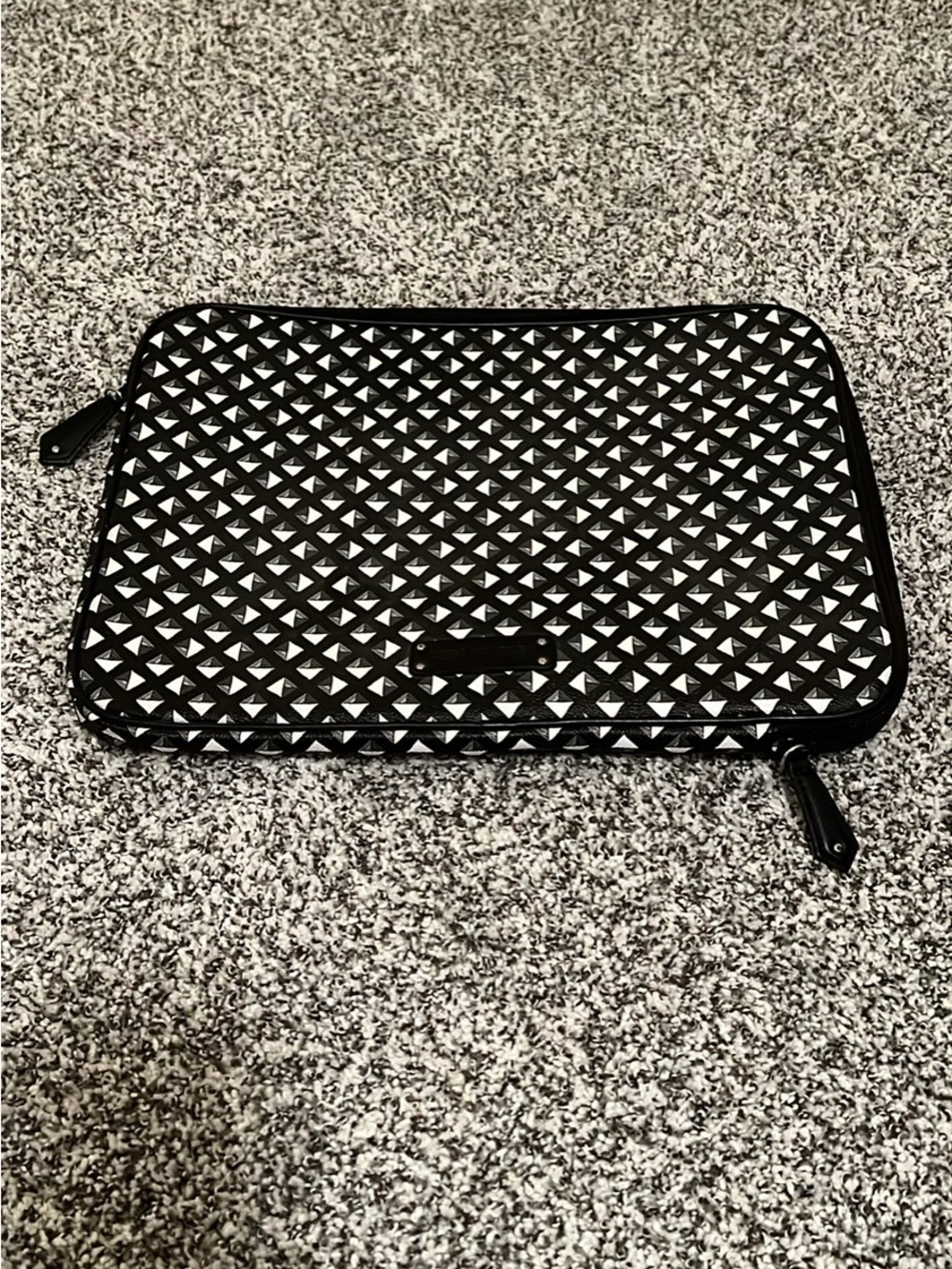 Vera Bradley Black & White Geometric Laptop Sleeve Case Zip Around EUC